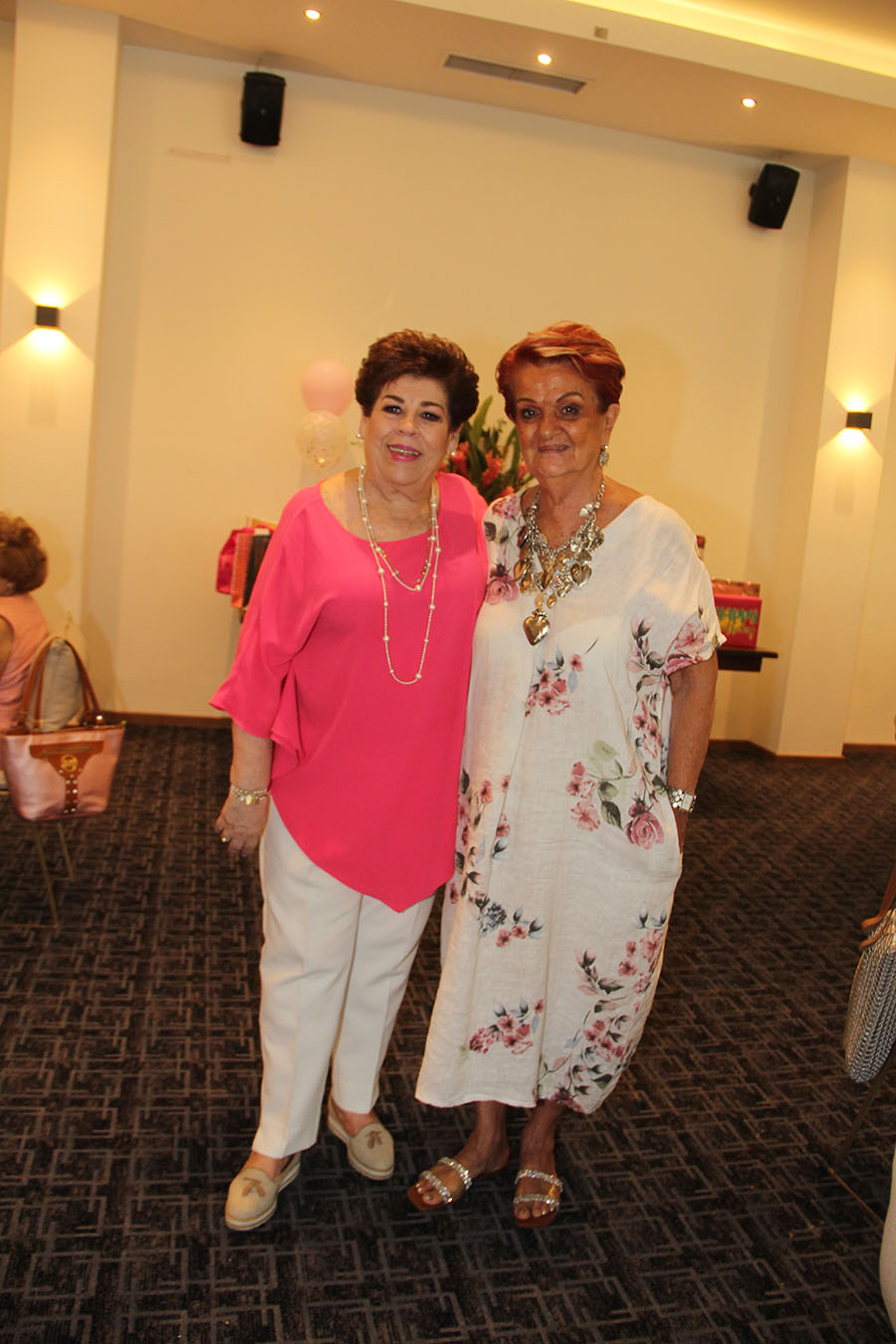 Marisela Ramírez y Beatriz Hecht.