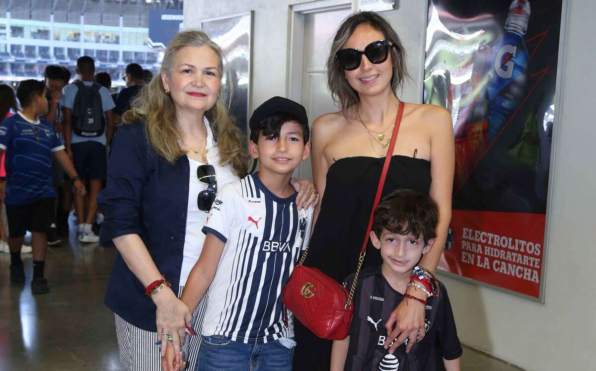 Viola Zambrano, Carlos Siller, Judith González y Alejandro Siller