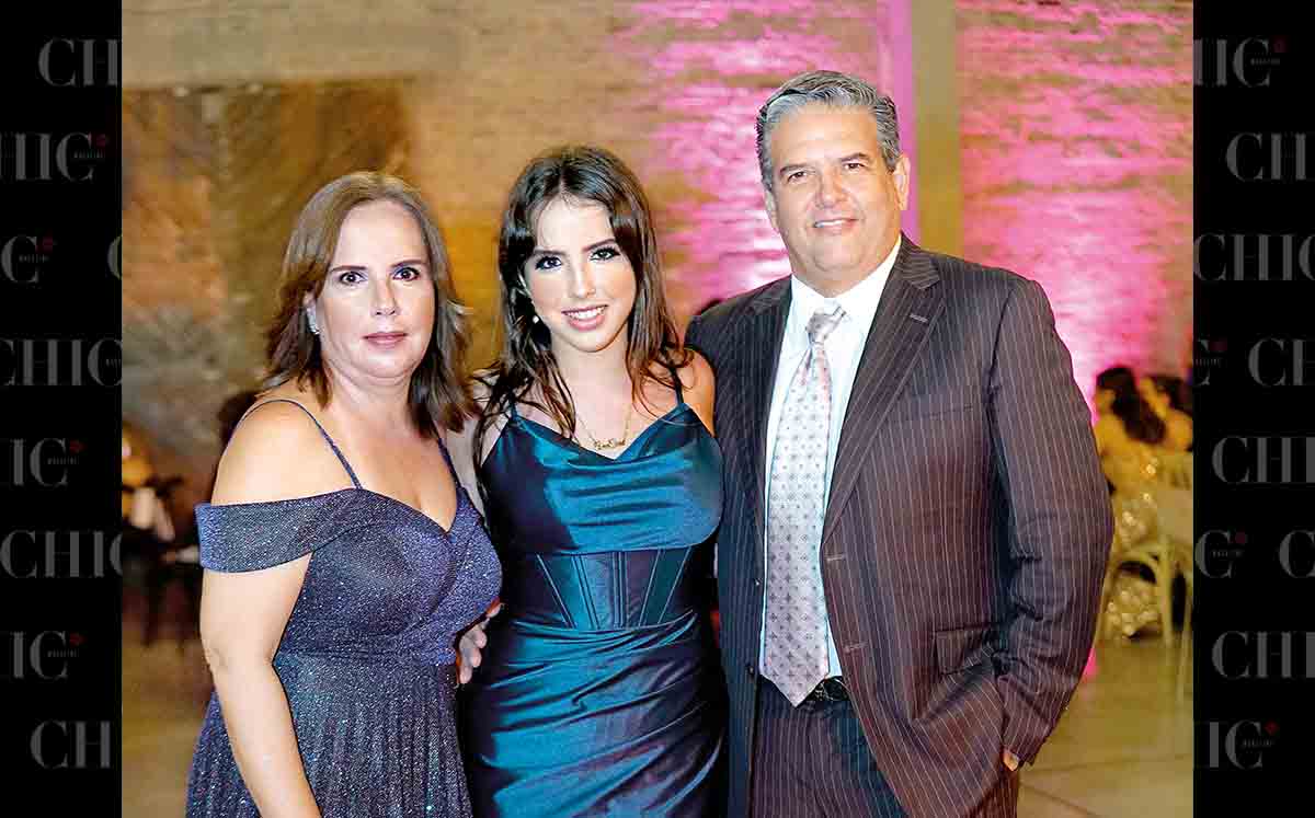 ROCÍO DE MOLINA, CARO MOLINA Y RODOLFO MOLINA  presentes en la graduación del ICT
