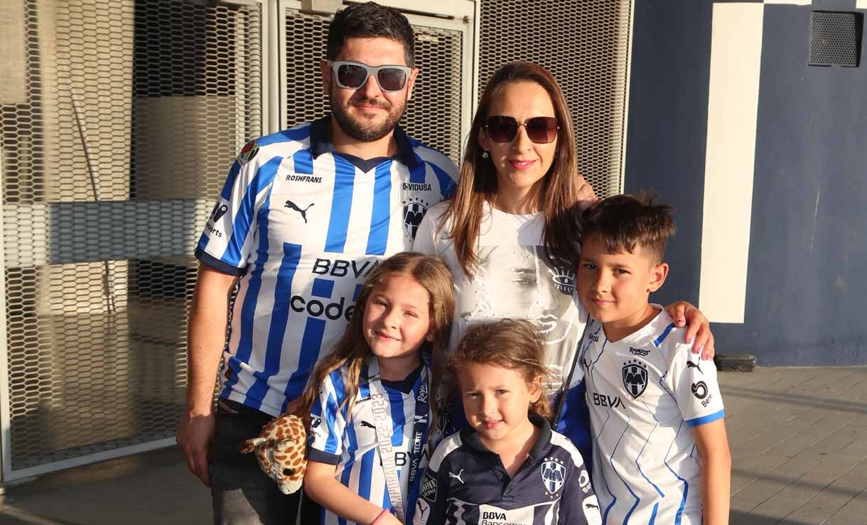 César Zavala, Yanel Ashane, Yanel Zavala, Regina Zavala y Emilio Zavala