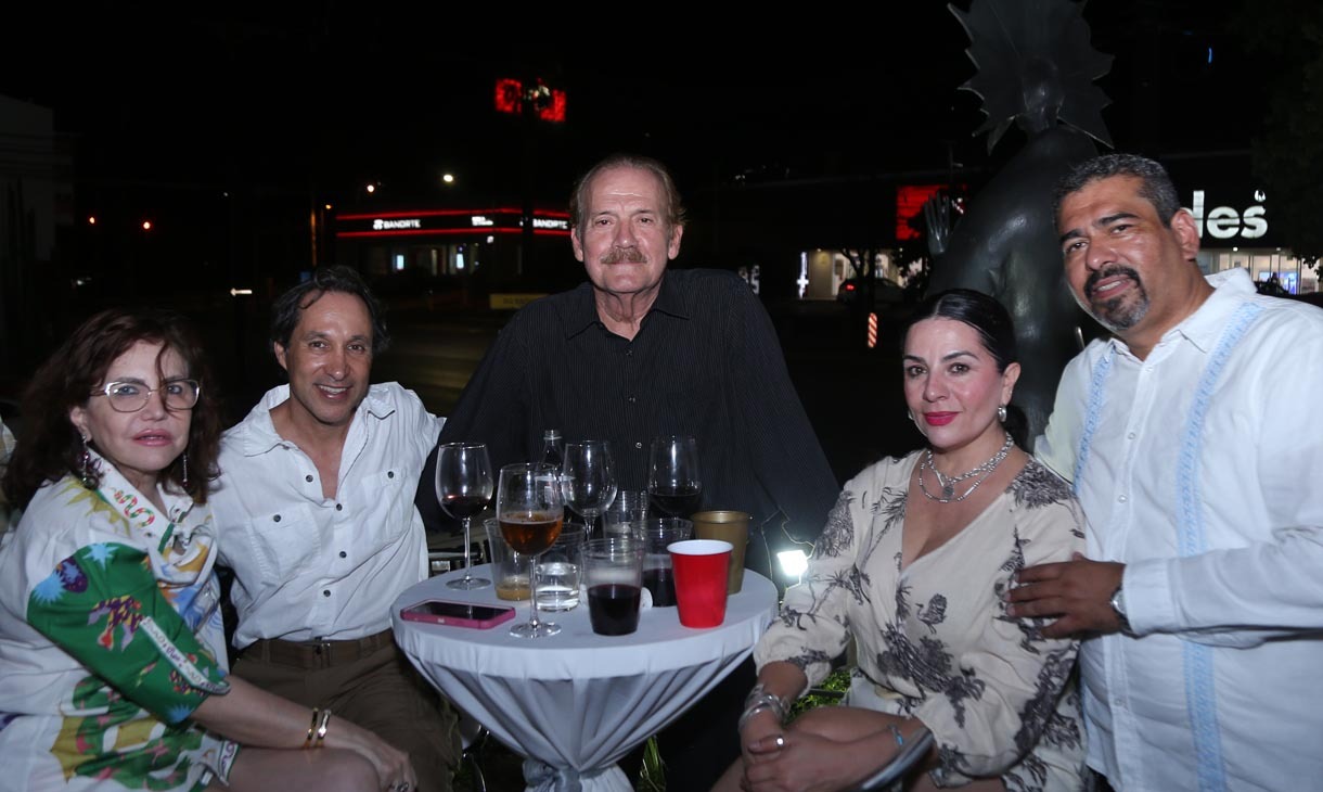 Norma Adame, Ciro Flores, Daniel Osuna, Sandra Torres y Emir Guerrero