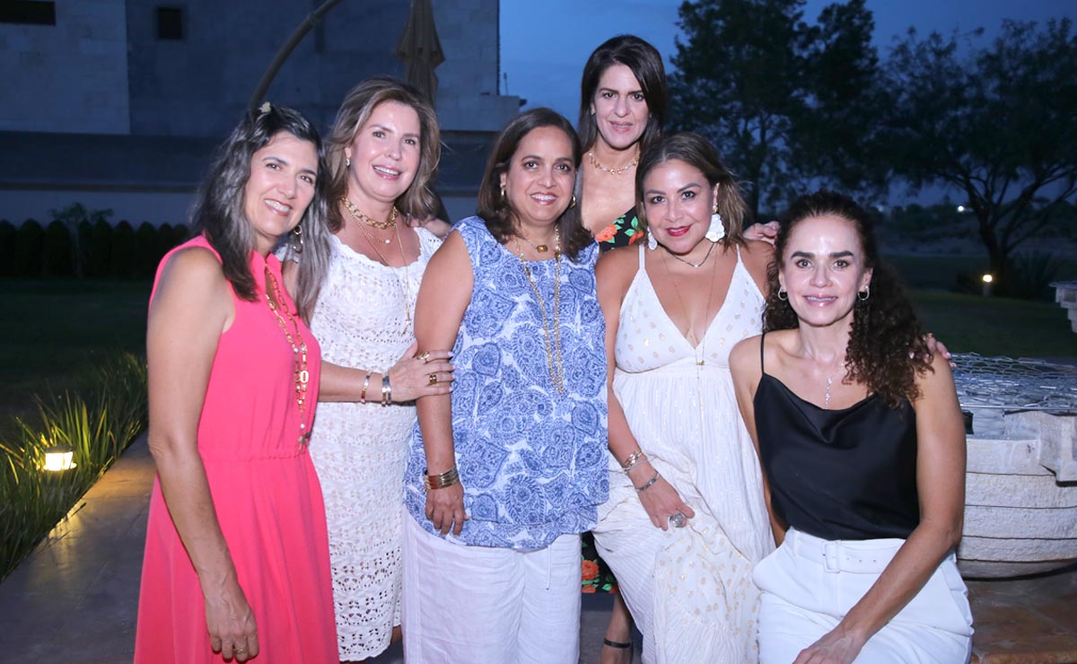 Cristina, Martha, Canela, Selina, Lizeth y Angélica