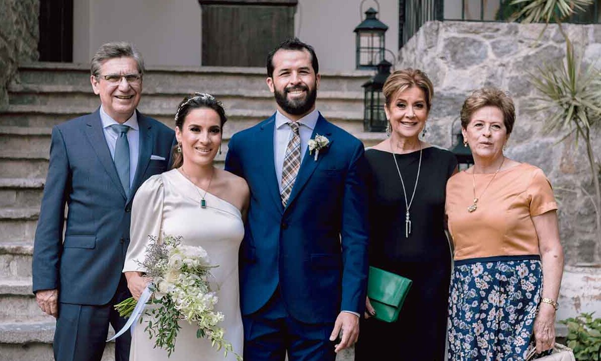 Papás de los novios. Alejandro Guillaumin, María Guillaumin, Óscar Ruiz, Olga Tenorio y Galdina Rodríguez