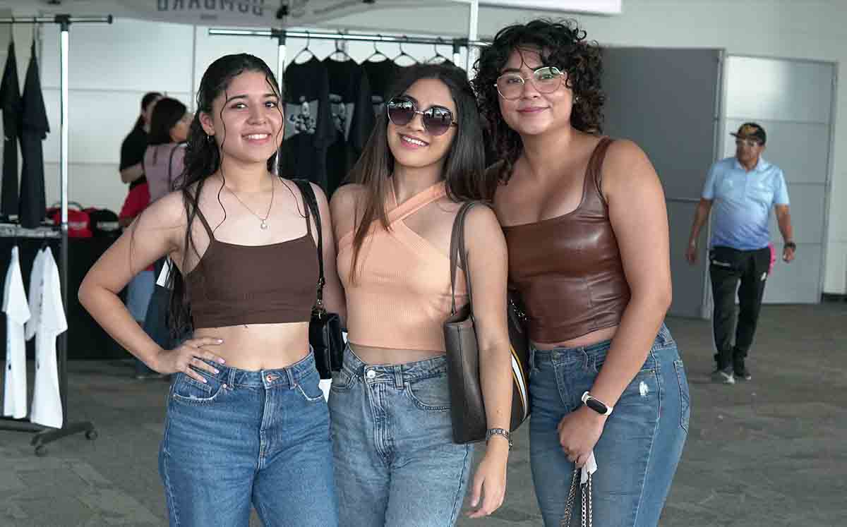 MELANY MIRELES, MELISSA ZUÑIGA Y YAHAIRA ZALETA combinaron outfits para el evento de Guantes del Bicentenario