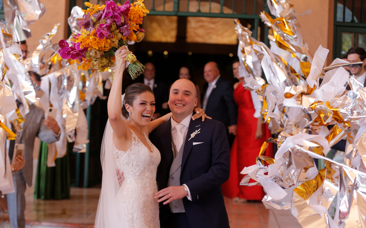 Mariana Moreno y Alejandro Santos al salir de la parrqouia / Foto: Daniel Saldívar