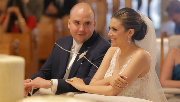 Mariana Moreno y Alejandro Santos frente al altar / Foto: Daniel Saldívar