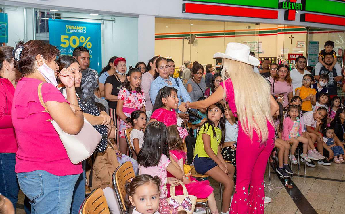 Show temático en Plaza Central