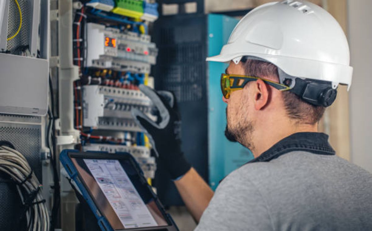 Trabaja como Técnico de controles en la industria automotriz (Cortesía)