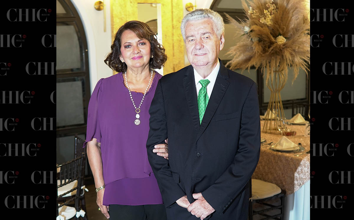 LETICIA RODRÍGUEZ DE GONZÁLEZ Y JULIÁN GONZÁLEZ  estuvieron presentes en la boda civil de Carmen Castro y José Purón