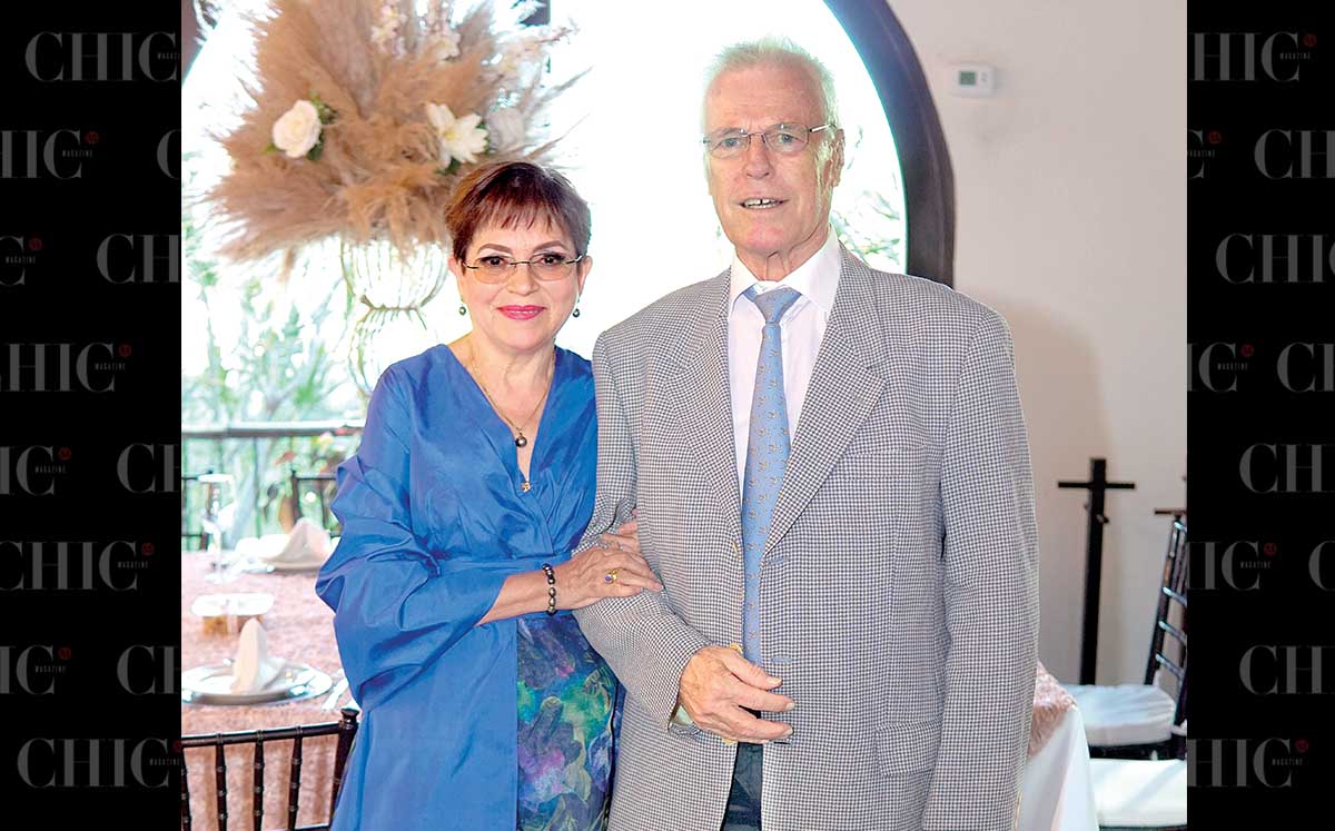 OLGA SEPULVEDA Y HANS PETER se ven geniales bajo nuestra lente en la boda civil de Carmen Castro y José Purón