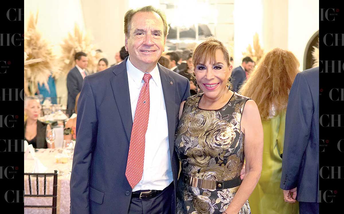 JOSÉ MANUEL ISLAS Y SANDRA TAMEZ nos regalaron su mejor sonrisa en la boda civil de Carmen Castro y José Purón