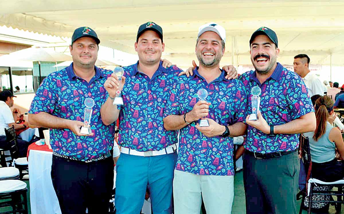 FRANCISCO LAVÍN, ARMANDO LAVÍN, FERNANDO CANALES Y ROBERTO LARRAÑIAGA fueron ganadores del tercer lugar del décimo torneo anual de la Cruz Roja