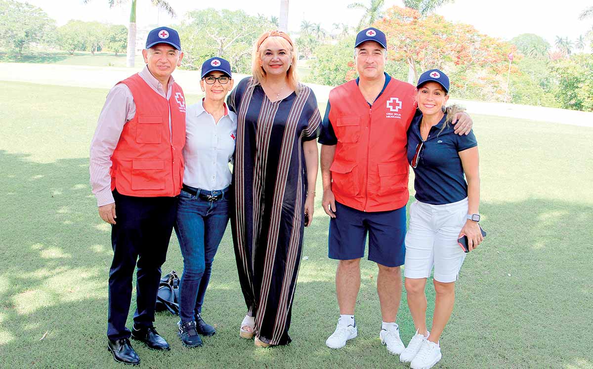 HÉCTOR NÚÑEZ, NORA MEJÍA, CLAUDIA FERNÁNDEZ, EDUARDO LACAVEX Y MARILÚ CEJA en el décimo torneo  anual de la  Cruz Roja de Tampico