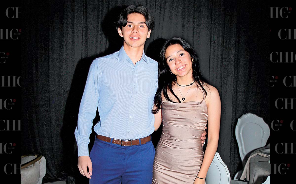 CARLOS GALLEGOS Y FERNANDA FRANCO posaron con sus mejores sonrisas en los XV años de ANYA NUÑEZ