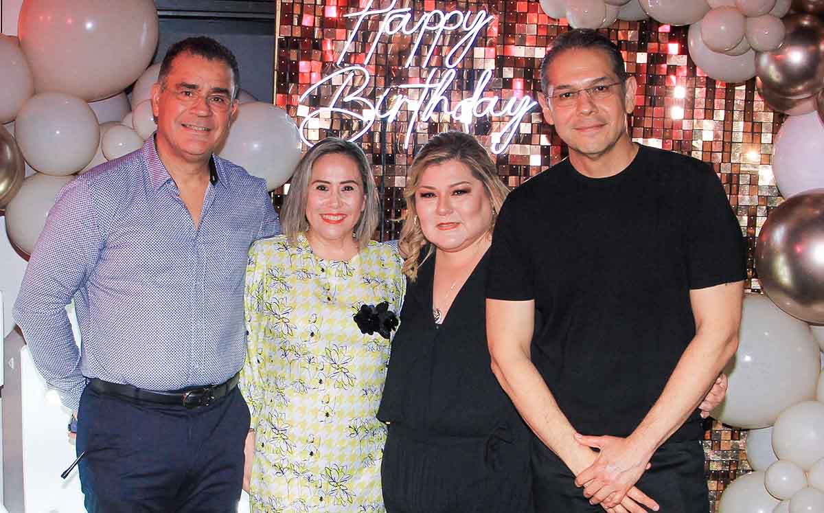 JORGE SABATINI, MARISELA NUÑEZ, SILVIA SANTAMARIA Y FLORENCIO HERNÁNDEZ, EN EL CUMPLE NÚMERO 50 DE SILVIA