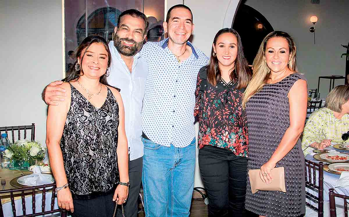 PALOMA PALOMARES, EDUARDO GUARANEY GUILLERMO MARON, GRACE CONDE Y KATTY MARON