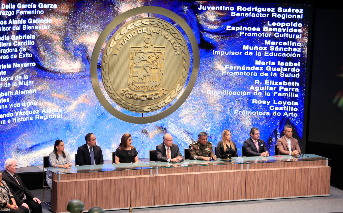 Autoridades en la ceremonia solemne / Foto: Omar Valdez