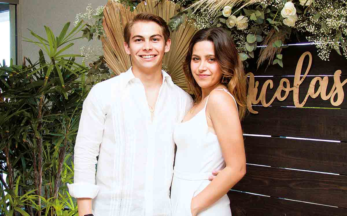 JESÚS CORRIPIO Y ANDREA ELIZONDO nos regalaron sus mejores sonrisas en el bautizo de Nicolás García