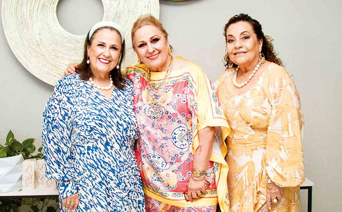 YOKO CONDE, CARMINA CONDE Y TERE CORTAZAR lucían radiantes en el bautizo de Nicolás García