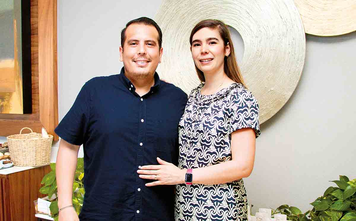 GUILLERMO PUGA Y ANDREA TORRES en Torre Marmara de Velamar para celebrar el bautizo de NICOLÁS GARCÍA