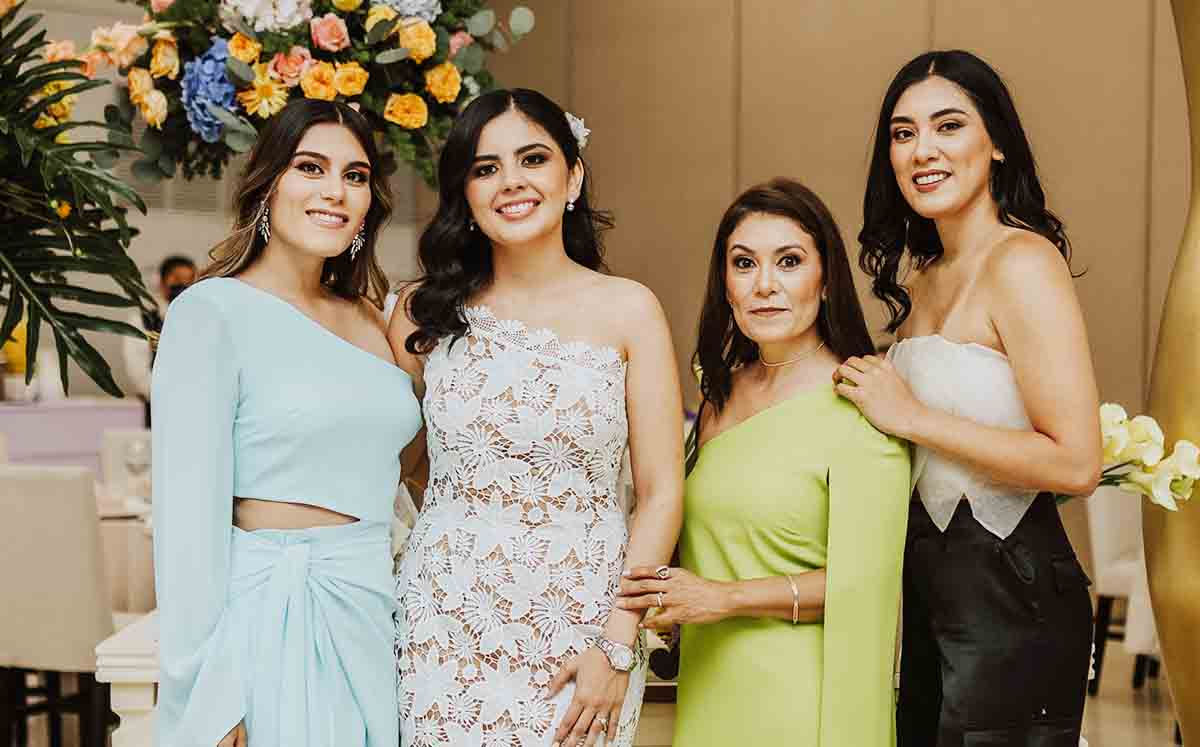 SOFIA URESTI, MARÍA FERNANDA RODRÍGUEZ, CLAUDIA AMAYA Y PAOLA URESTI nos regalaron sus mejores sonrisas