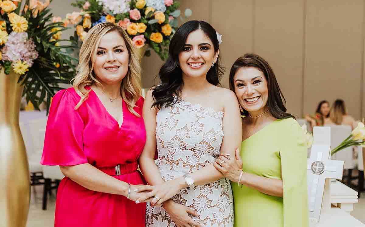 CLAUDIA AMAYA Y RAFAELA FLORES estaban muy felices por la despedida de soltera de MARÍA FERNANDA RODRÍGUEZ