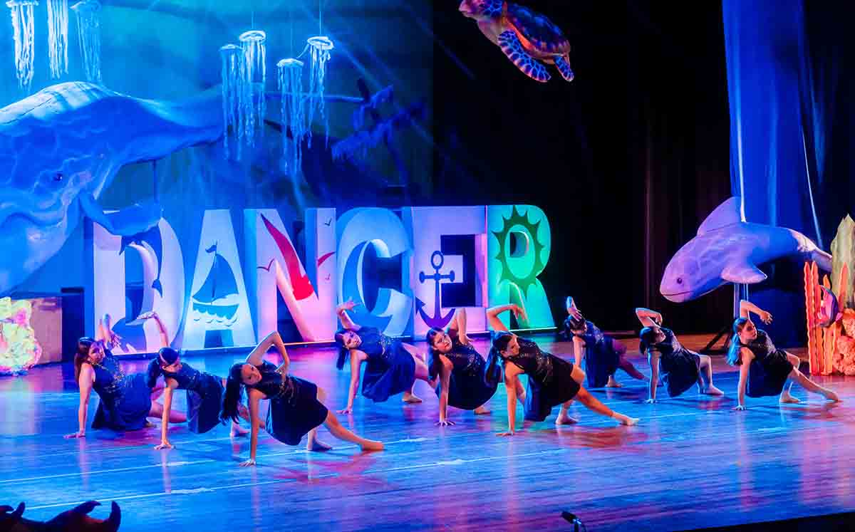 STARDANCER, pequeñas bailarinas en su presentación de Un Mar de Aventuras de Stardancer