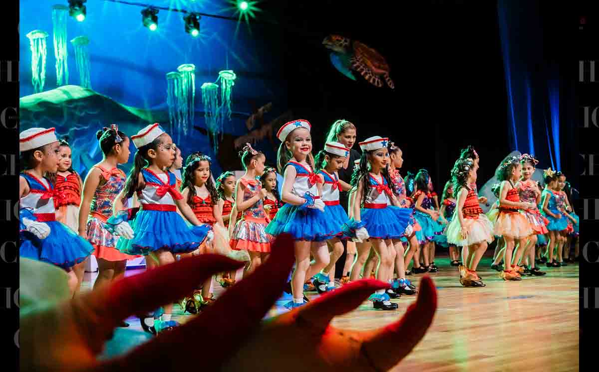 Pequeñas bailarinas en sus adorables vestuarios