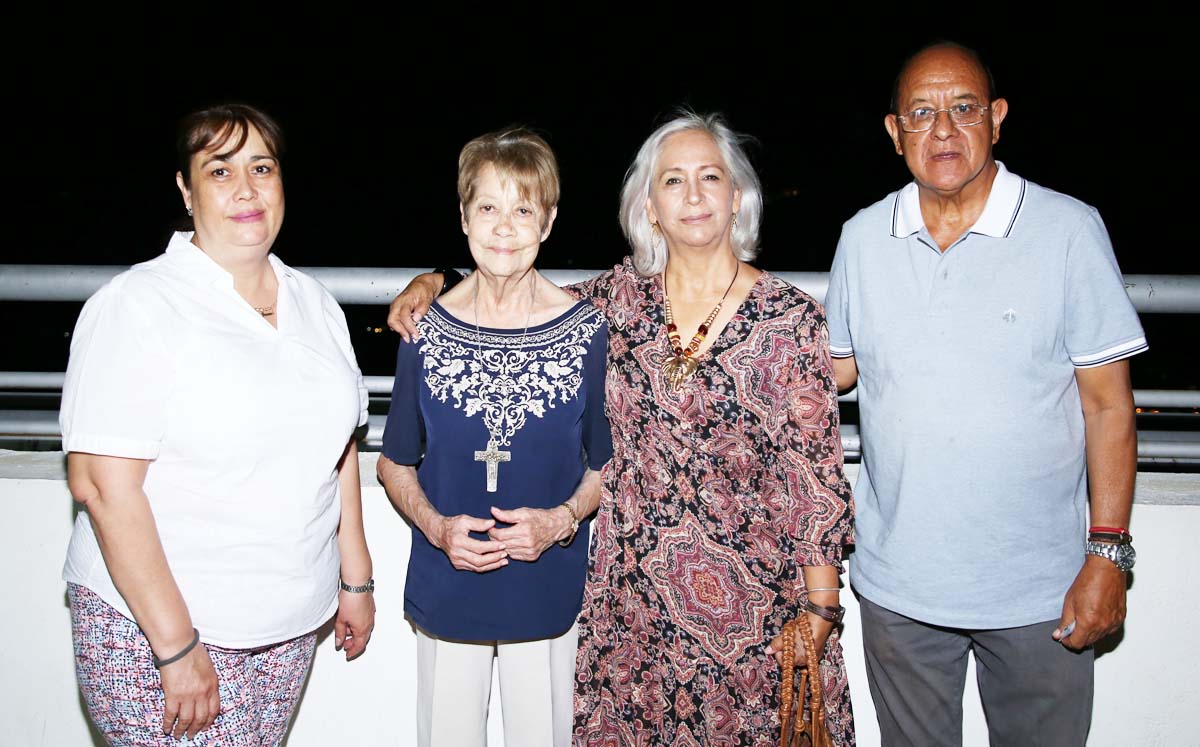 Ivonne, Antonieta, Eugenia y José Luis