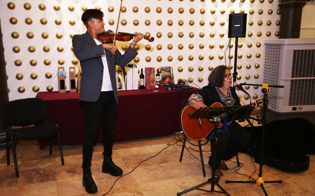 Música en vivo ambientó la velada