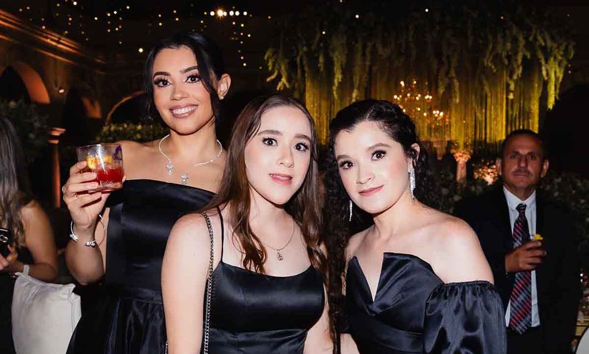 Ana Valencia, Lupita Valencia y Yomira Valencia
