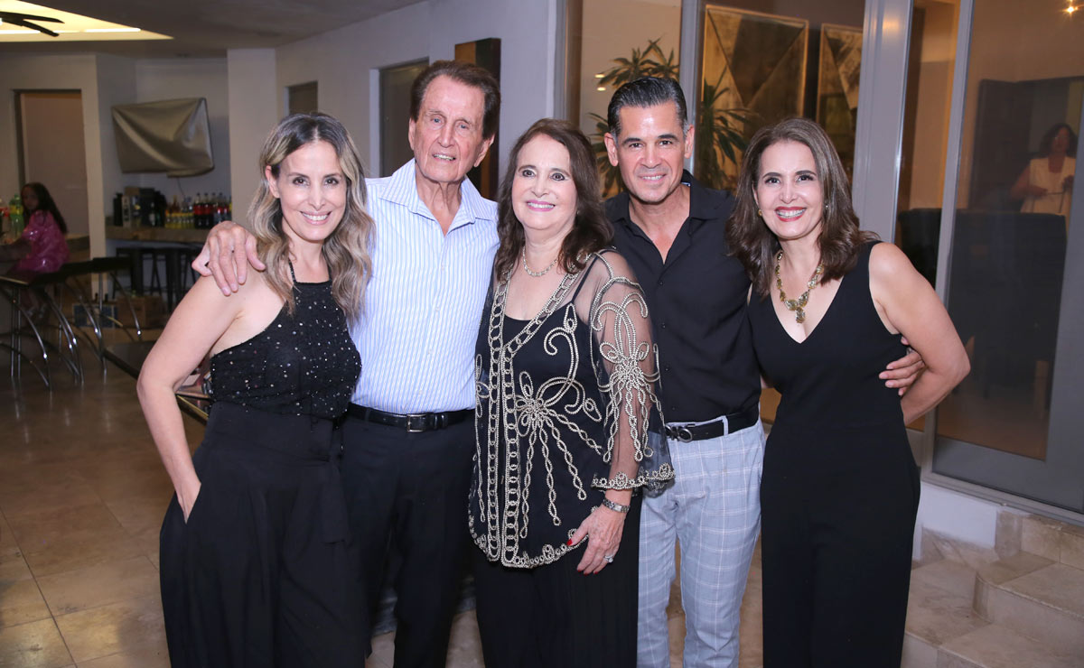Graciela, Raúl, Graciela, Raúl y Gabriela