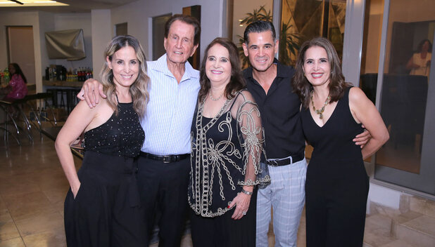 Graciela, Raúl, Graciela, Raúl y Gabriela