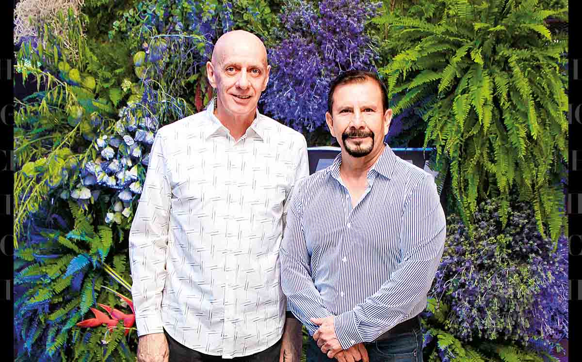 JOSÉ RAMÓN GUTIÉRREZ Y  JAVIER LARRAGA estuvieron presentes en la inauguración de BMW