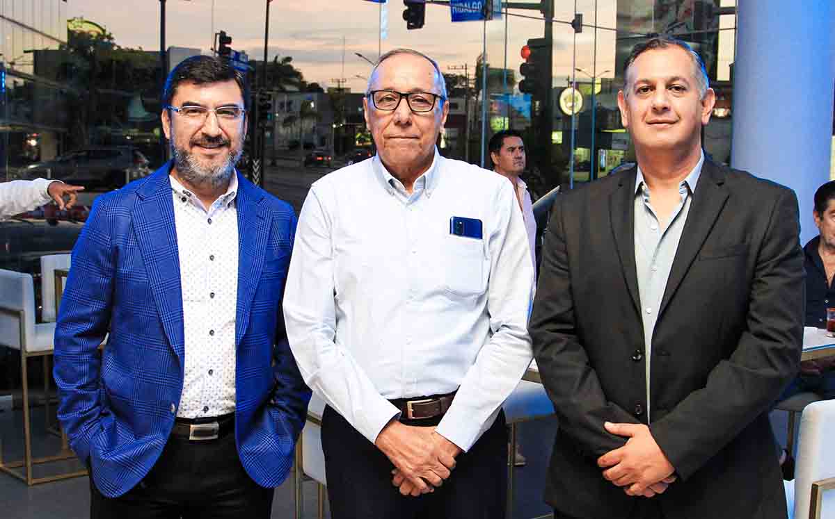 JAVIER CURIEL, HÉCTOR MORENO Y ALEJADRO CANAN