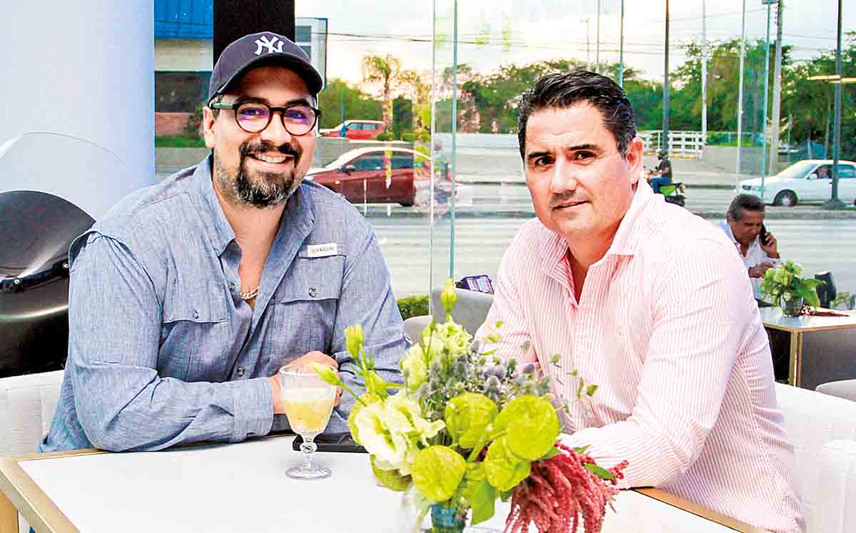 EDUARDO RODRIGUEZ Y HÉCTOR MORENO asistieron puntuales a la inauguración de BMW