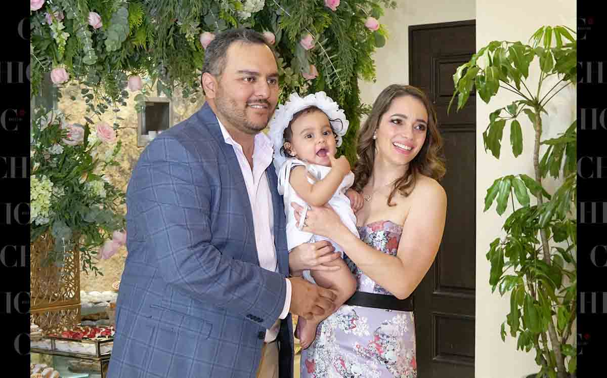MANUEL MELO Y Carmen Meza felices de bautizar a su pequeña CONSTANZA MELO