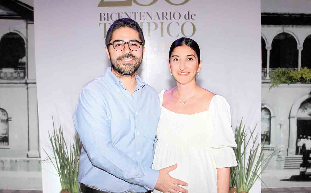 RODRIGO AZCÁRRAGA Y ADIBE MINA estuvieron presentes en la exposición fotográfica Instantes Distantes