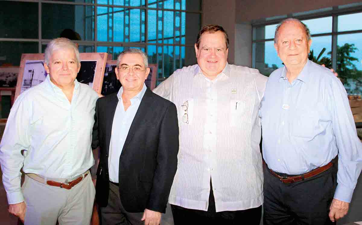 CAMILO KURI, LUIS GUTIÉRREZ, LUIS APPERTI Y SERGIO SALAZAR viajaron a traves de las 40 imágenes de la exposición fotográfica Instantes Distantes