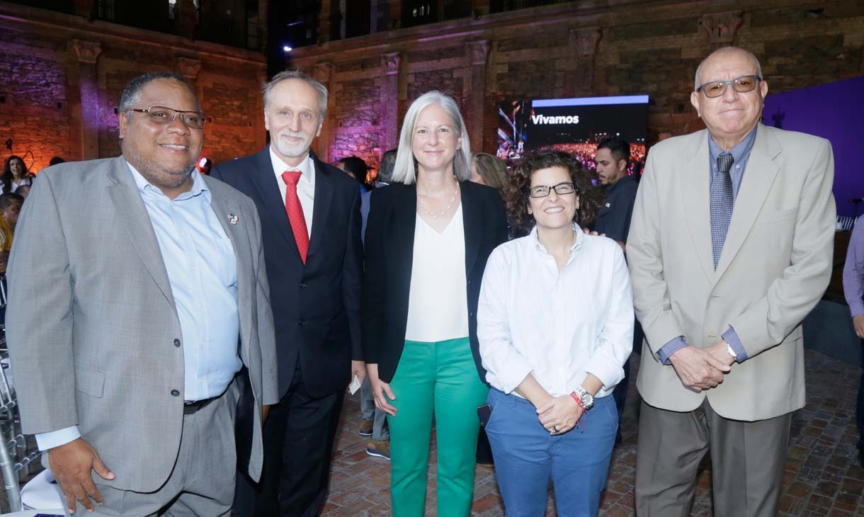 Roger C. Rigaud, Sandra Shaddick, Radko Tichavsky, Carolina de Manueles y Mario González