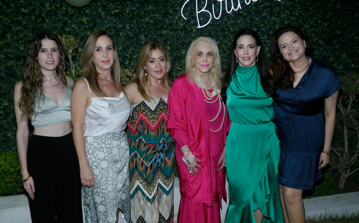 Andrea Cueva, Vilma Salas de Guzmán, Jéssica Salas, Tey González de Salas, Tey Salas y Viri Medrano de Salas / Foto: Omar Valdez