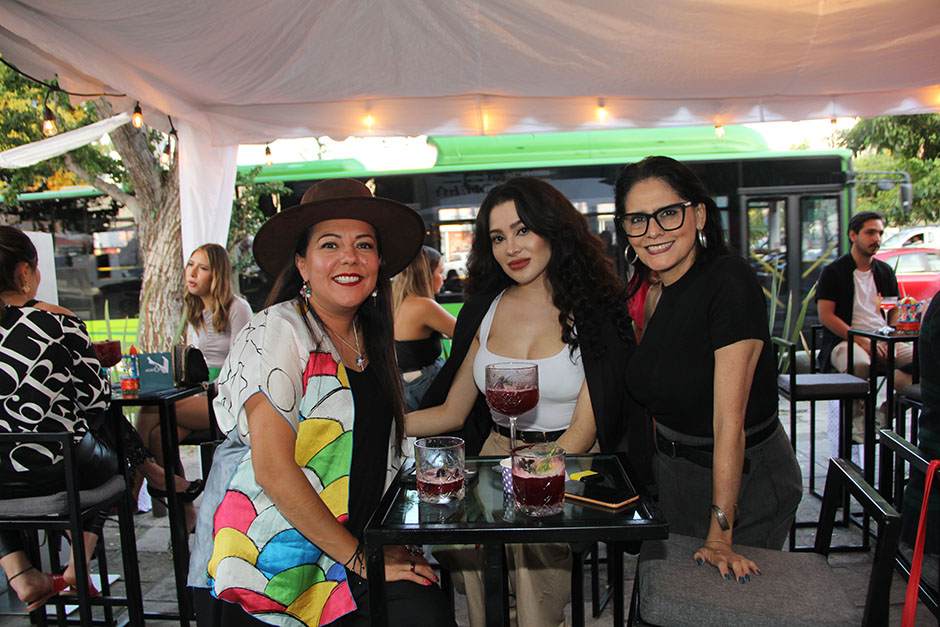 Claudia Morán, Areli Varela y Lucía Cázares.