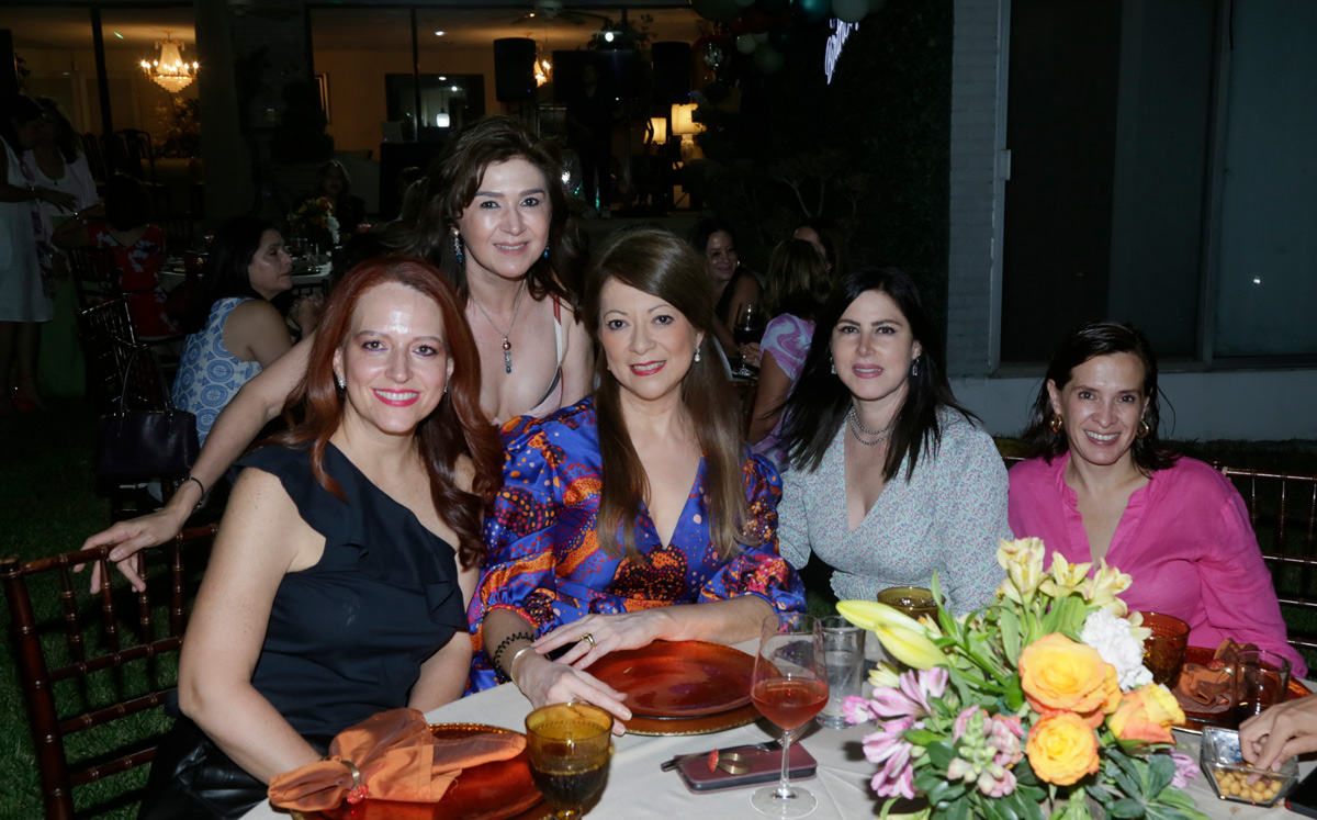 Claudia Zuazua, Carmen Ávalos, Verónica Ibarra, Teté Hinojosa y Mara Martínez / Foto: Omar Valdez
