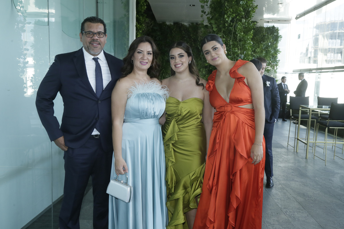 Gerardo Urdiales, Mónica Alonso de Urdiales, Andrea Urdiales y Eugenia Urdiales