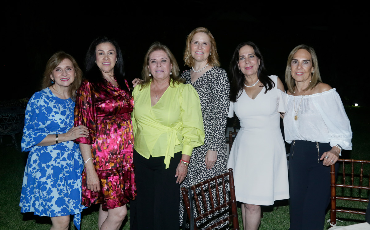 Leticia Vargas, Ruth Landa, Norma Arredondo, Yoana Ochoa, Yolanda Salazar y Blanca Salazar / Foto: Omar Valdez