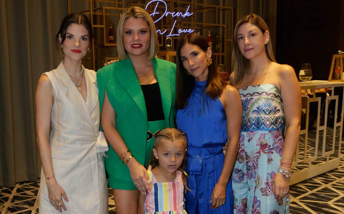 Nicky Versteeg, Amanda Versteeg, Alexandra De la Garza, Ángela Marroquín y Delia Elizondo