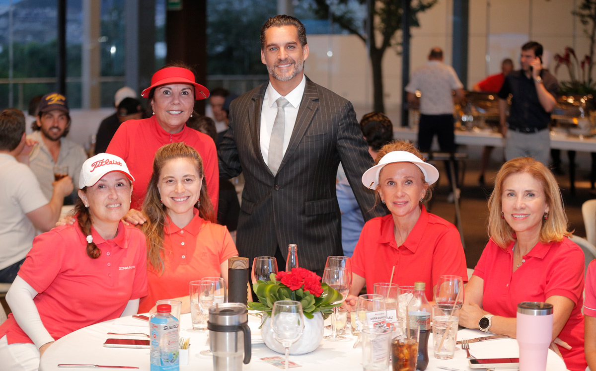 Rosa María Arévalo, Balbina Garza, Valeria Yturria, Luly Siller, Martha Alvarado y Andrés Noriega / Foto: Daniel Saldívar