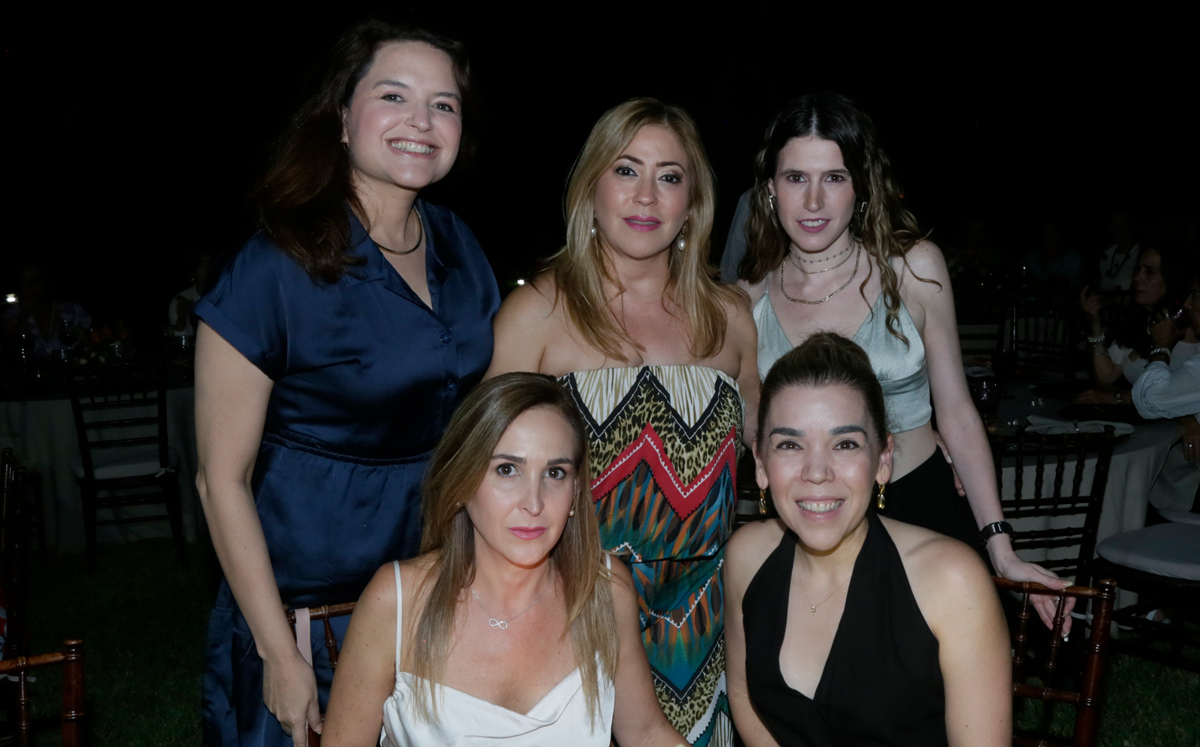 Viri Medrano de Salas, Jéssica Salas, Andrea Cueva, Vilma Salas de Guzmán y Alma Lozano / Foto: Omar Valdez