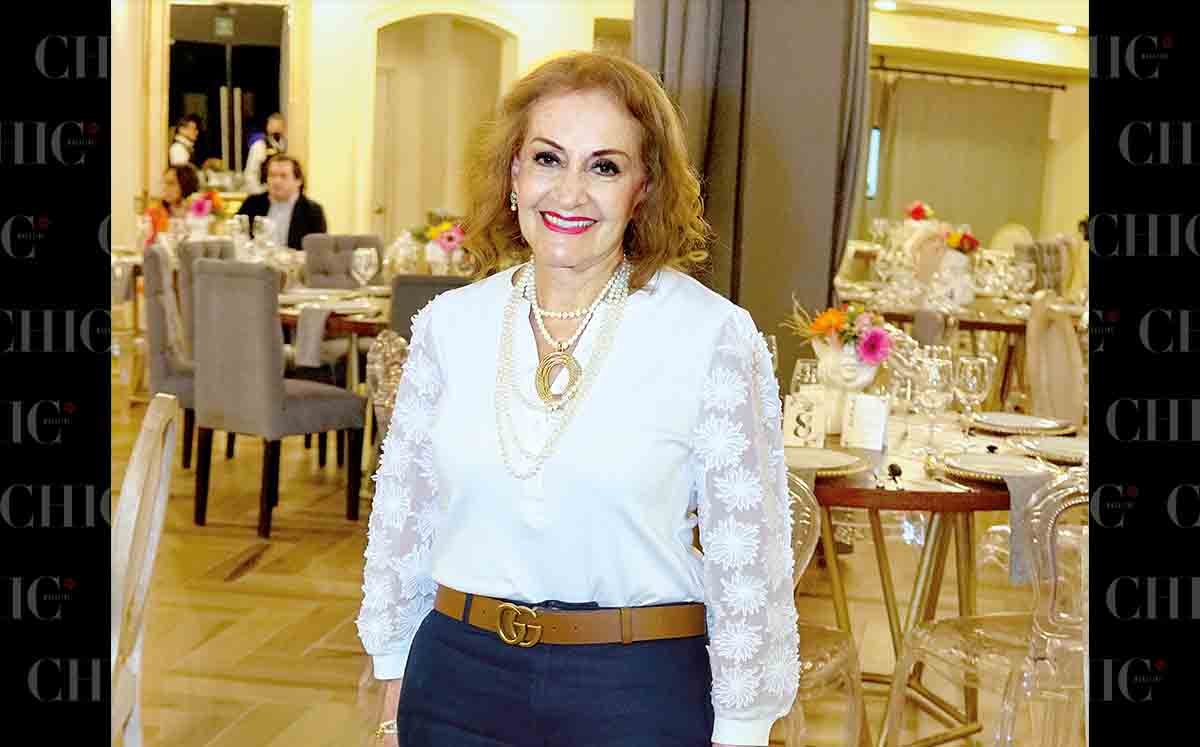 VERO TERRAZAS presente en el cumpleaños de MAGALY de PICHARDO, con su mejor outfit