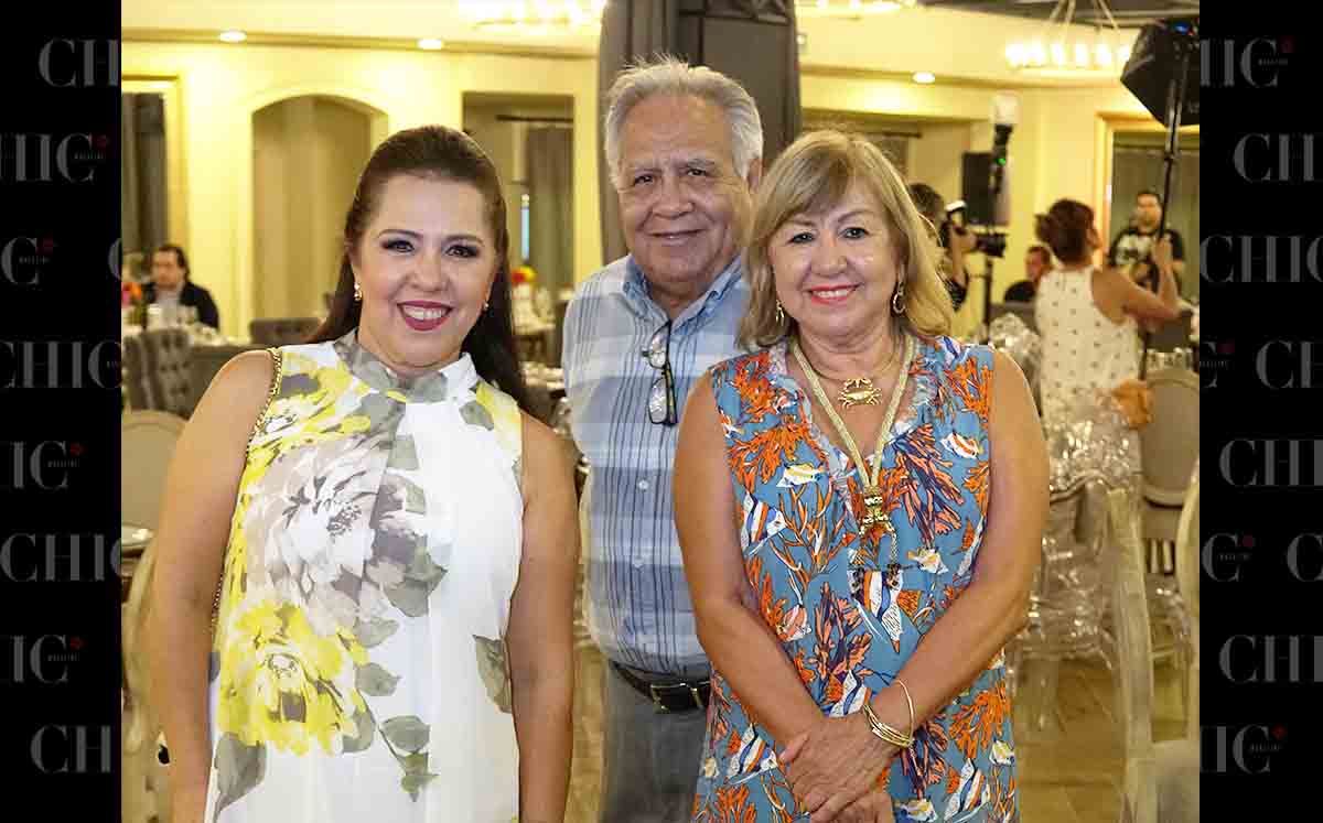 Invitados acompañando a MAGALY en su gran día